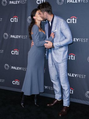 Sofya Pernas ve kocası Justin Hartley, 2 Nisan 2022 'de ABD' nin Los Angeles, Kaliforniya, Hollywood 'daki Dolby Tiyatrosu' nda düzenlenen 2022 PaleyFest LA - NBC 'nin 