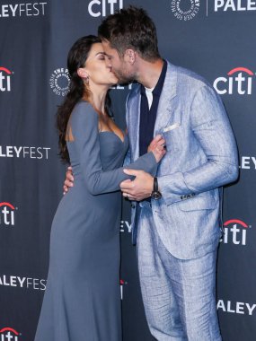 Sofya Pernas ve kocası Justin Hartley, 2 Nisan 2022 'de ABD' nin Los Angeles, Kaliforniya, Hollywood 'daki Dolby Tiyatrosu' nda düzenlenen 2022 PaleyFest LA - NBC 'nin 