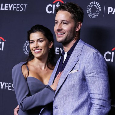 Sofya Pernas ve kocası Justin Hartley, 2 Nisan 2022 'de ABD' nin Los Angeles, Kaliforniya, Hollywood 'daki Dolby Tiyatrosu' nda düzenlenen 2022 PaleyFest LA - NBC 'nin 