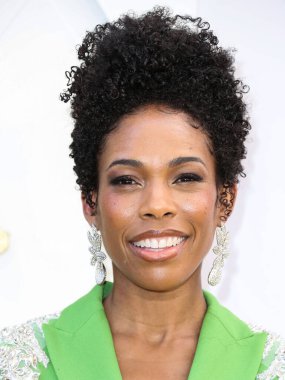 Angela Lewis, 24 Mart 2022 'de Beverly Wilshire Four Seasons Oteli' nde düzenlenen 'Siyah Sinema Evreni' ni vurgulayan Hollywood Ödülleri 'nde Siyahi Kadınlar 15. Yıllık ESSENCE' ye geldi.