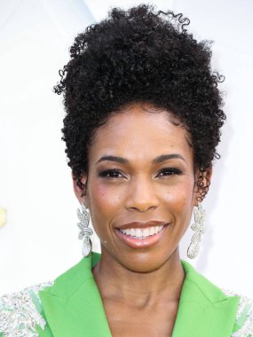 Angela Lewis, 24 Mart 2022 'de Beverly Wilshire Four Seasons Oteli' nde düzenlenen 'Siyah Sinema Evreni' ni vurgulayan Hollywood Ödülleri 'nde Siyahi Kadınlar 15. Yıllık ESSENCE' ye geldi.