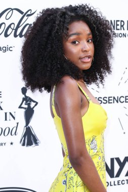 Silvia Tcherassi elbisesi ve Bea Bongiasca mücevheri giyen Saniyya Sidney, 2022 'nin 15. Geleneksel ESSENCE Siyahi Kadınlar Hollywood Ödüllerinde Öğle Yemeği Yıldönümünde' Siyah Sinema Evrenini 'ön plana çıkarıyor.