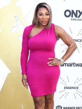 Serena 'nın S kolleksiyonundan bir elbise giyen Amerikalı tenisçi Serena Williams, 2022' nin 15. Geleneksel ESSENCE Siyahi Kadınlar Hollywood Ödüllerinde Öğle Yemeği Yıldönümünde 'Siyah Sinema Evrenini' ön plana çıkarıyor. 