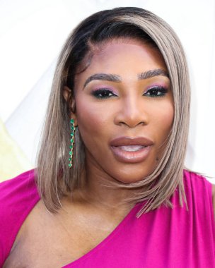 Serena 'nın S kolleksiyonundan bir elbise giyen Amerikalı tenisçi Serena Williams, 2022' nin 15. Geleneksel ESSENCE Siyahi Kadınlar Hollywood Ödüllerinde Öğle Yemeği Yıldönümünde 'Siyah Sinema Evrenini' ön plana çıkarıyor.