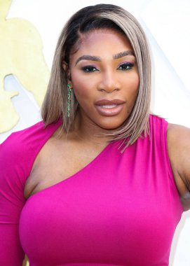 Serena 'nın S kolleksiyonundan bir elbise giyen Amerikalı tenisçi Serena Williams, 2022' nin 15. Geleneksel ESSENCE Siyahi Kadınlar Hollywood Ödüllerinde Öğle Yemeği Yıldönümünde 'Siyah Sinema Evrenini' ön plana çıkarıyor.