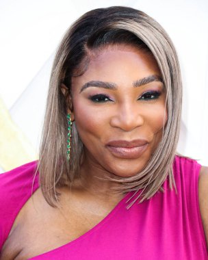 Serena 'nın S kolleksiyonundan bir elbise giyen Amerikalı tenisçi Serena Williams, 2022' nin 15. Geleneksel ESSENCE Siyahi Kadınlar Hollywood Ödüllerinde Öğle Yemeği Yıldönümünde 'Siyah Sinema Evrenini' ön plana çıkarıyor.