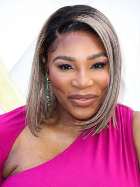 Serena 'nın S kolleksiyonundan bir elbise giyen Amerikalı tenisçi Serena Williams, 2022' nin 15. Geleneksel ESSENCE Siyahi Kadınlar Hollywood Ödüllerinde Öğle Yemeği Yıldönümünde 'Siyah Sinema Evrenini' ön plana çıkarıyor.