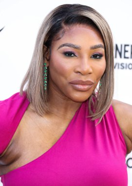 Serena 'nın S kolleksiyonundan bir elbise giyen Amerikalı tenisçi Serena Williams, 2022' nin 15. Geleneksel ESSENCE Siyahi Kadınlar Hollywood Ödüllerinde Öğle Yemeği Yıldönümünde 'Siyah Sinema Evrenini' ön plana çıkarıyor.