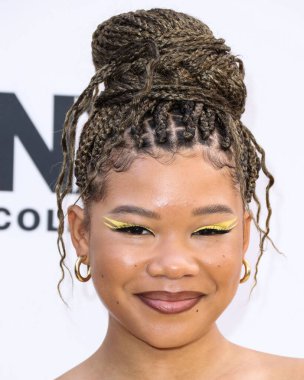 Storm Reid, 24 Mart 2022 'de Beverly Wilshire Four Seasons Oteli' nde düzenlenen 'Siyah Sinema Evreni' nin Hollywood Ödülleri 'nde Siyah Kadınlar Öğle Yemeği Yıldönümünde 2022. Yıllık ESSENCE' e geldi.