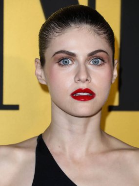 Alexandra Daddario, Vanity Fair tarafından 22 Mart 2022 'de Hollywood, Los Angeles, Kaliforniya, ABD' de düzenlenen Vanity Fair tarafından düzenlenen Genç Hollywood Gecesi 'ne geldi..