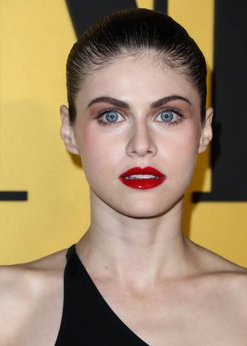 Alexandra Daddario, Vanity Fair tarafından 22 Mart 2022 'de Hollywood, Los Angeles, Kaliforniya, ABD' de düzenlenen Vanity Fair tarafından düzenlenen Genç Hollywood Gecesi 'ne geldi..