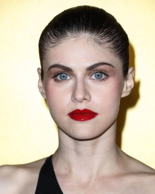 Alexandra Daddario, Vanity Fair tarafından 22 Mart 2022 'de Hollywood, Los Angeles, Kaliforniya, ABD' de düzenlenen Vanity Fair tarafından düzenlenen Genç Hollywood Gecesi 'ne geldi..