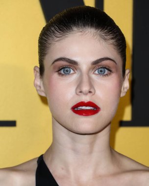 Alexandra Daddario, Vanity Fair tarafından 22 Mart 2022 'de Hollywood, Los Angeles, Kaliforniya, ABD' de düzenlenen Vanity Fair tarafından düzenlenen Genç Hollywood Gecesi 'ne geldi..