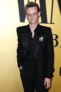 Anson Boon, Vanity Fair tarafından 22 Mart 2022 'de Hollywood, Los Angeles, Kaliforniya, ABD' de düzenlenen Vanity Fair tarafından düzenlenen Genç Hollywood Gecesi 'ne geldi.. 