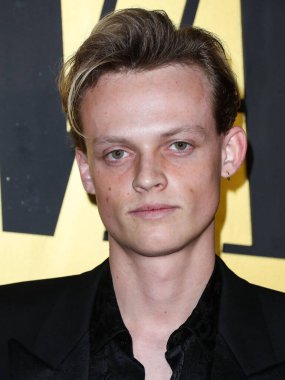 Anson Boon, Vanity Fair tarafından 22 Mart 2022 'de Hollywood, Los Angeles, Kaliforniya, ABD' de düzenlenen Vanity Fair tarafından düzenlenen Genç Hollywood Gecesi 'ne geldi..