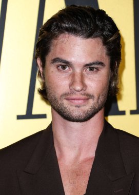 Chase Stokes, Vanity Fair tarafından 22 Mart 2022 'de Hollywood, Los Angeles, Kaliforniya, ABD' de gerçekleştirilen Vanity Fair tarafından sunulan Genç Hollywood Gecesi 'ne geldi..