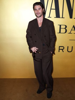 Chase Stokes, Vanity Fair tarafından 22 Mart 2022 'de Hollywood, Los Angeles, Kaliforniya, ABD' de gerçekleştirilen Vanity Fair tarafından sunulan Genç Hollywood Gecesi 'ne geldi.. 