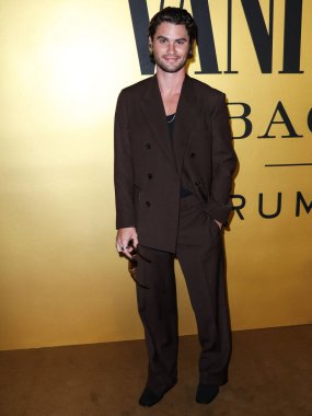Chase Stokes, Vanity Fair tarafından 22 Mart 2022 'de Hollywood, Los Angeles, Kaliforniya, ABD' de gerçekleştirilen Vanity Fair tarafından sunulan Genç Hollywood Gecesi 'ne geldi..