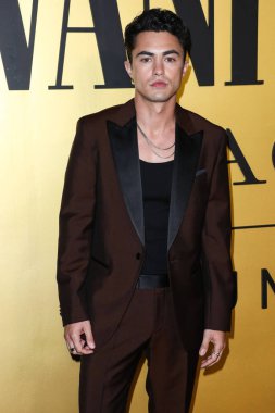 Darren Barnet, Vanity Fair tarafından 22 Mart 2022 'de Hollywood, Los Angeles, Kaliforniya, ABD' de gerçekleştirilen Vanity Fair tarafından sunulan Genç Hollywood Gecesi 'ne geldi..