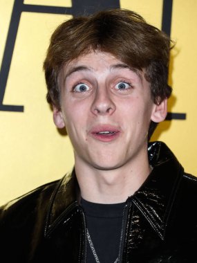 Jacob Bertrand, Vanity Fair tarafından 22 Mart 2022 'de Hollywood, Los Angeles, Kaliforniya, ABD' de düzenlenen Vanity Fair tarafından düzenlenen Genç Hollywood Gecesi 'ne geldi.. 