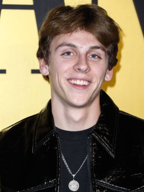 Jacob Bertrand, Vanity Fair tarafından 22 Mart 2022 'de Hollywood, Los Angeles, Kaliforniya, ABD' de düzenlenen Vanity Fair tarafından düzenlenen Genç Hollywood Gecesi 'ne geldi.. 