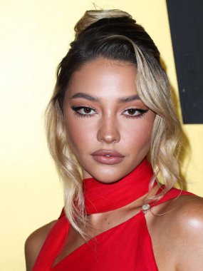 Chanel 'i giyen Madelyn Cline, 22 Mart 2022' de Hollywood, Los Angeles, Kaliforniya, ABD 'de Vanity Fair tarafından düzenlenen Genç Hollywood Gecesi' ne geldi.. 