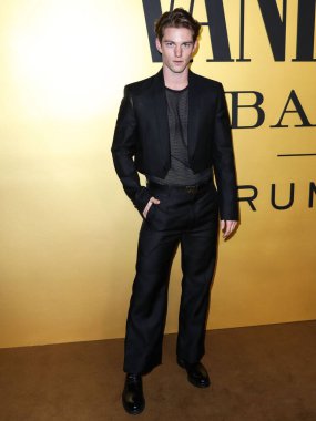 Nico Greetham, Vanity Fair tarafından 22 Mart 2022 'de Hollywood, Los Angeles, Kaliforniya, ABD' de düzenlenen Vanity Fair tarafından düzenlenen Genç Hollywood Gecesi 'ne geldi..