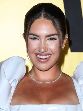 Tinx, Vanity Fair tarafından 22 Mart 2022 'de Hollywood, Los Angeles, Kaliforniya, ABD' de düzenlenen Vanity Fair 'de düzenlenen Genç Hollywood Gecesi' ne geldi.. 