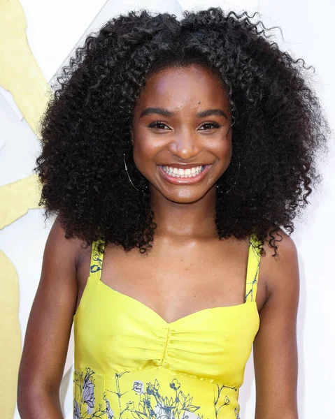 Silvia Tcherassi elbisesi ve Bea Bongiasca mücevheri giyen Saniyya Sidney, 2022 'nin 15. Geleneksel ESSENCE Siyahi Kadınlar Hollywood Ödüllerinde Öğle Yemeği Yıldönümünde' Siyah Sinema Evrenini 'ön plana çıkarıyor.