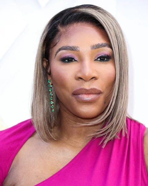 Serena 'nın S kolleksiyonundan bir elbise giyen Amerikalı tenisçi Serena Williams, 2022' nin 15. Geleneksel ESSENCE Siyahi Kadınlar Hollywood Ödüllerinde Öğle Yemeği Yıldönümünde 'Siyah Sinema Evrenini' ön plana çıkarıyor.