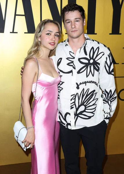 Vivia Ortega ve Kyle Allen, 22 Mart 2022 'de Hollywood, Los Angeles, Kaliforniya, ABD' de Vanity Fair 'in ev sahipliğini yaptığı Genç Hollywood Gecesi' ne geldiler.. 