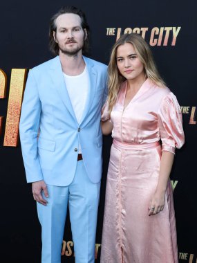 Adam Nee ve Allison Miller 21 Mart 2022 'de Westwood, Los Angeles, Kaliforniya, ABD' deki Regency Village Theatre 'da düzenlenen Paramount Pictures' ın 'Kayıp Şehir' in Los Angeles galasına geldiler.. 