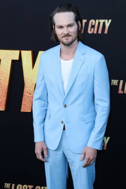 Adam Nee, 21 Mart 2022 'de Westwood, Los Angeles, Kaliforniya, ABD' deki Regency Village Theatre 'da düzenlenen Paramount Pictures' ın 'Kayıp Şehir' in Los Angeles galasına geldi..