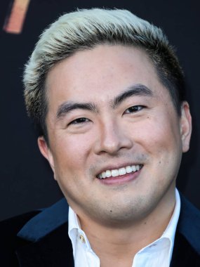 Bowen Yang, 21 Mart 2022 'de Westwood, Los Angeles, Kaliforniya, ABD' deki Regency Village Theatre 'da düzenlenen Paramount Pictures' ın 'Kayıp Şehir' in Los Angeles galasına geldi..