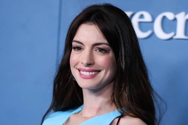 Aquazzura topukları ve Bulgari mücevherleri giyen Amerikalı aktris Anne Hathaway, 17 Mart 2022 'de Los Angeles, Kaliforniya, ABD' deki Akademi Sinema Müzesi 'nde düzenlenen Global Premiere of Apple TV +' WeCrashed 'e geldi.. 