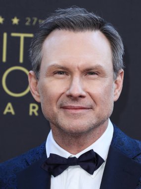 Christian Slater 'ın Christian Louboutin ayakkabıları ve bir Omega saati, 13 Mart 2022' de Century City, Los Angeles, Kaliforniya, ABD 'de düzenlenen Fairmont Century Plaza Oteli' nde düzenlenen 27.. 