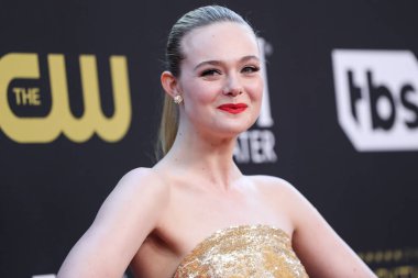 Oscar de la Renta elbisesi giyen Elle Fanning, 13 Mart 2022 'de Century City, Los Angeles, Kaliforniya' da düzenlenen Fairmont Century Plaza Hotel 'de düzenlenen 27.. 