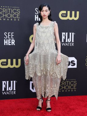 Louis Vuitton 'u giyen Hoyeon Jung, 13 Mart 2022' de Fairmont Century Plaza Oteli 'nde düzenlenen 27. Yıllık Eleştirmenler Seçimi Ödülleri' ne ulaştı.. 