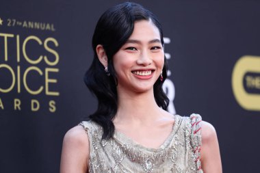 Louis Vuitton 'u giyen Hoyeon Jung, 13 Mart 2022' de Fairmont Century Plaza Oteli 'nde düzenlenen 27. Yıllık Eleştirmenler Seçimi Ödülleri' ne ulaştı..