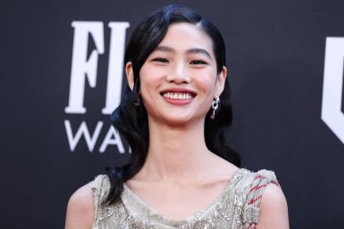 Louis Vuitton 'u giyen Hoyeon Jung, 13 Mart 2022' de Fairmont Century Plaza Oteli 'nde düzenlenen 27. Yıllık Eleştirmenler Seçimi Ödülleri' ne ulaştı..