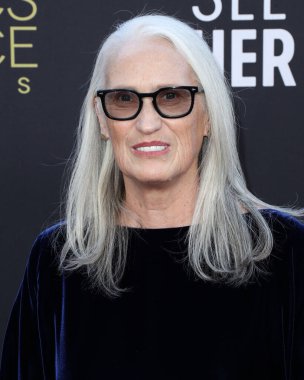 Dior Haute Couture giyen Jane Campion, 13 Mart 2022 'de ABD' nin Century City, Los Angeles, Kaliforniya 'da Fairmont Century Plaza Oteli' nde düzenlenen 27.. 