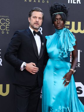 Joshua Jackson ve Jodie Turner-Smith, 13 Mart 2022 'de Fairmont Century Plaza Hotel' de düzenlenen 27. Yıllık Eleştirmenler Seçimi Ödülleri 'ne geldiler.. 