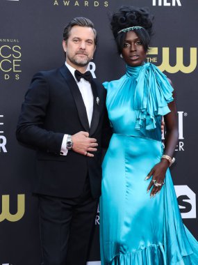 Joshua Jackson ve Jodie Turner-Smith, 13 Mart 2022 'de Fairmont Century Plaza Hotel' de düzenlenen 27. Yıllık Eleştirmenler Seçimi Ödülleri 'ne geldiler.. 
