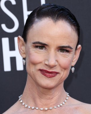 Juliette Lewis Alberta Ferretti elbisesi, Tyler Ellis debriyajı ve Rahaminov mücevheri ile 13 Mart 2022 'de Century City, Los Angeles, Kaliforniya' daki Fairmont Century Plaza Hotel 'de düzenlenen 27.