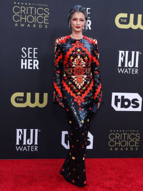 Tyler Ellis debriyajı taşıyan Kelly Hu, 13 Mart 2022 'de Fairmont Century Plaza Oteli' nde düzenlenen 27. Yıllık Eleştirmenler Seçimi Ödülleri 'ne ulaştı.. 