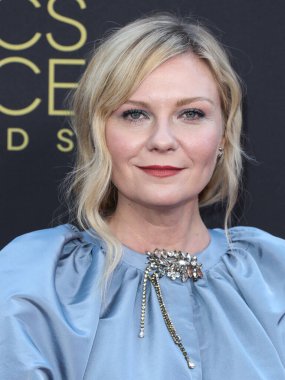 Kirsten Dunst, Julie de Libran Couture elbisesi, Roger Vivier ayakkabıları ve Fred Leighton mücevherleri 13 Mart 2022 'de Century City, Los Angeles, Kaliforniya' da düzenlenen Fairmont Century Plaza Oteli 'nde düzenlenen 27.