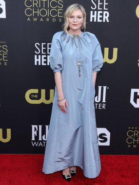 Kirsten Dunst, Julie de Libran Couture elbisesi, Roger Vivier ayakkabıları ve Fred Leighton mücevherleri 13 Mart 2022 'de Century City, Los Angeles, Kaliforniya' da düzenlenen Fairmont Century Plaza Oteli 'nde düzenlenen 27.