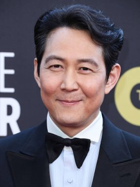 Lee Jung-jae, Fairmont Century Plaza Oteli 'nde 13 Mart 2022' de düzenlenen 27. Yıllık Eleştirmenler Seçimi Ödülleri 'ne geliyor.. 