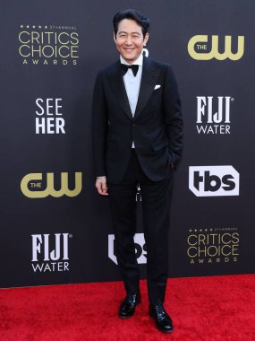 Lee Jung-jae, Fairmont Century Plaza Oteli 'nde 13 Mart 2022' de düzenlenen 27. Yıllık Eleştirmenler Seçimi Ödülleri 'ne geliyor.. 