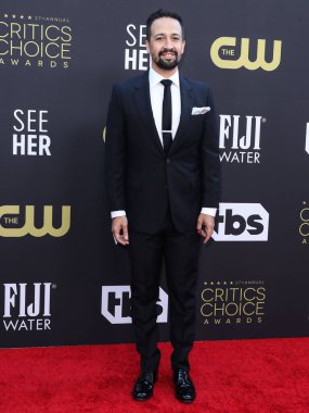 Lin-Manuel Miranda, Fairmont Century Plaza Oteli 'nde düzenlenen 27. Yıllık Eleştirmenler Seçimi Ödülleri' ne 13 Mart 2022 'de ulaştı..